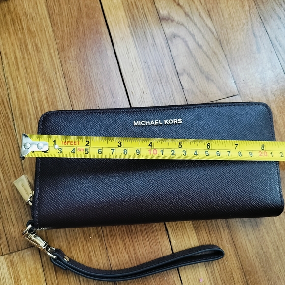 Michael Kors Zip Around Wallet Women's - Picture 2 of 6